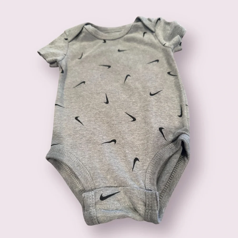 Nike Grey Baby One-Piece Bodysuit Set - 2 Pack Size 6 Months